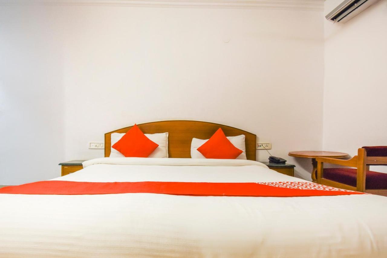 Oyo V International Hotel Амритсар Екстериор снимка