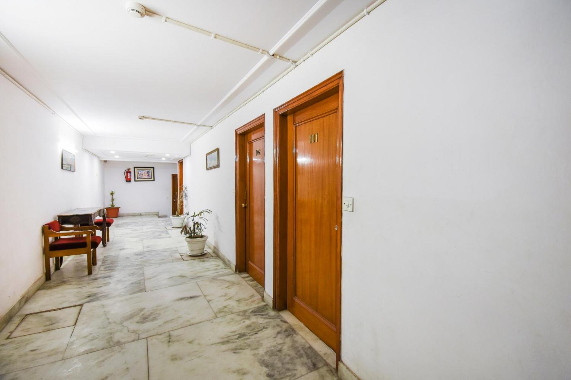 Oyo V International Hotel Амритсар Екстериор снимка